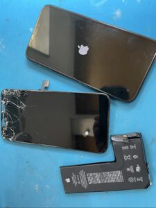 iphone11pro画面割れ交換修理とバッテリー交換