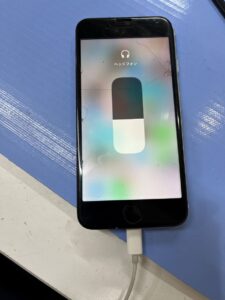 iPhoneSEイヤホン修理とバッテリー交換